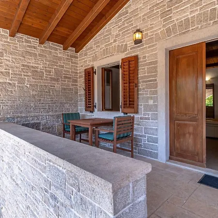 Gorgeous In With Kitchen Apartment *